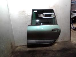 Puerta trasera izquierda