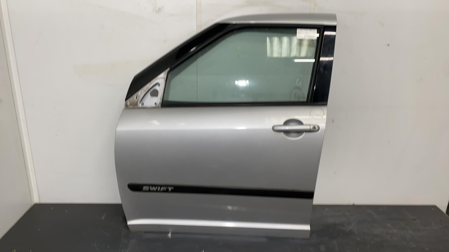Porte avant gauche