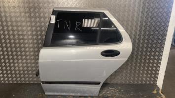 Puerta trasera izquierda