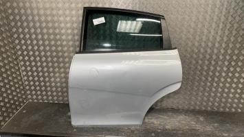 Puerta trasera izquierda