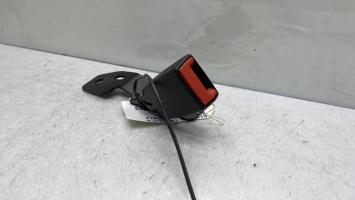 Attache ceinture arriere centrale