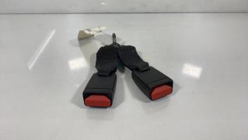 Attache ceinture arriere droit