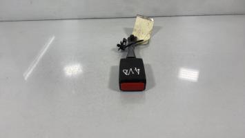 Attache ceinture avant droit