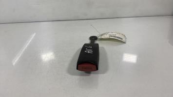 Attache ceinture avant gauche