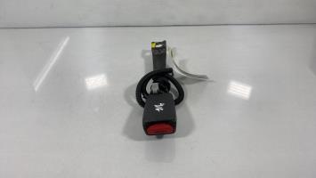 Attache ceinture avant gauche