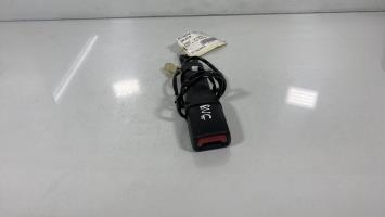 Attache ceinture avant gauche