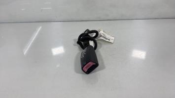 Attache ceinture avant gauche