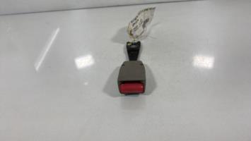 Attache ceinture avant gauche