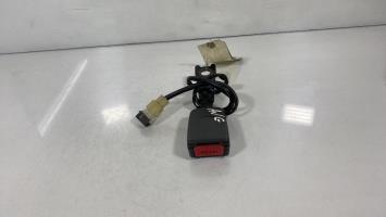 Attache ceinture avant gauche