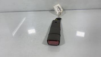 Attache ceinture avant gauche