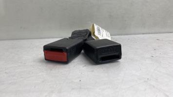 Attache ceinture arriere centrale
