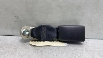 Attache ceinture arriere droit