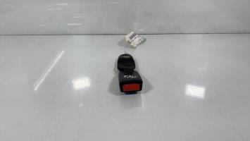 Attache ceinture arriere droit