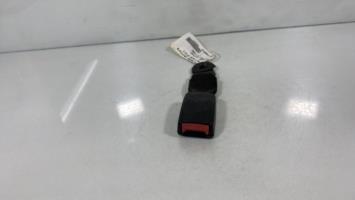 Attache ceinture arriere droit