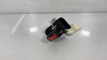 Attache ceinture arriere droit