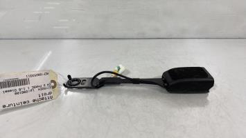 Attache ceinture avant droit
