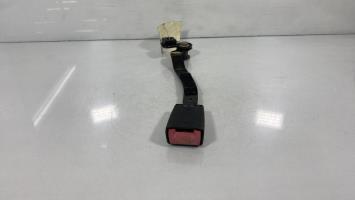 Attache ceinture avant droit