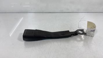 Attache ceinture avant droit