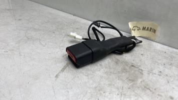 Attache ceinture avant droit