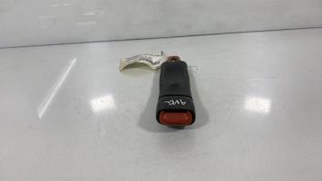 Attache ceinture avant gauche