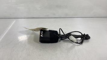 Attache ceinture avant gauche