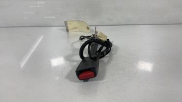 Attache ceinture avant gauche