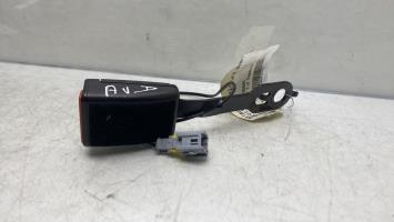 Attache ceinture avant droit