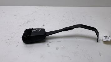 Attache ceinture avant droit
