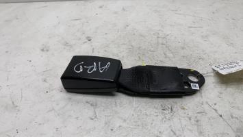 Attache ceinture arriere droit