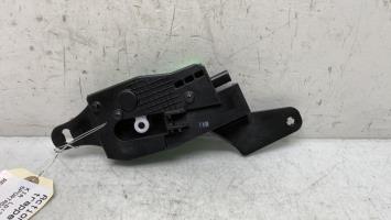Attuatore chiavistello sportello carburante