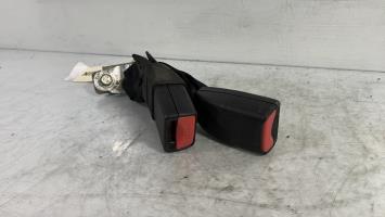 Attache ceinture arriere centrale