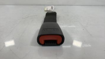 Attache ceinture arriere centrale