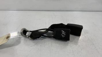 Attache ceinture arriere droit