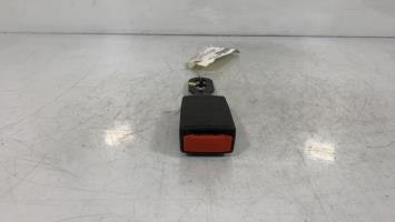Attache ceinture avant droit