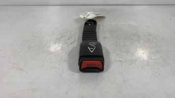 Attache ceinture avant droit