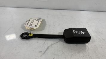 Attache ceinture avant gauche