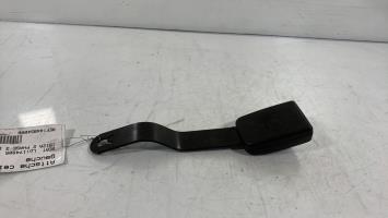 Attache ceinture avant gauche