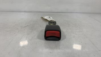 Attache ceinture avant gauche