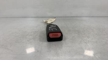 Attache ceinture avant gauche
