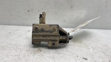 Attuatore chiavistello sportello carburante