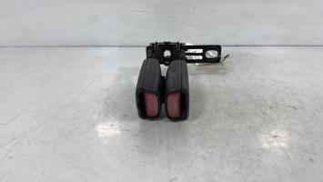 Attache ceinture arriere centrale