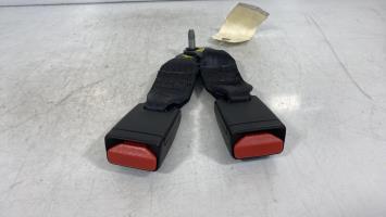 Attache ceinture arriere droit