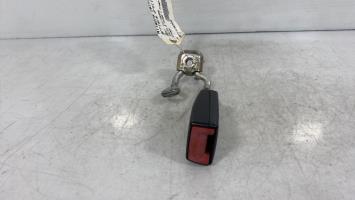 Attache ceinture arriere droit