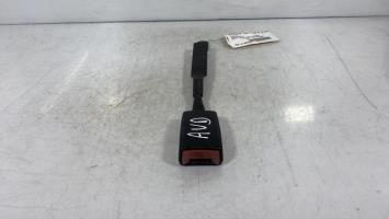 Attache ceinture avant droit
