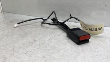 Attache ceinture avant droit