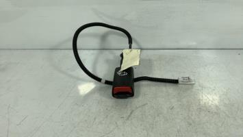 Attache ceinture avant droit