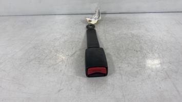 Attache ceinture avant droit