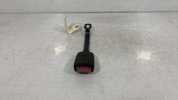 Attache ceinture avant gauche