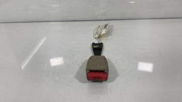 Attache ceinture avant gauche