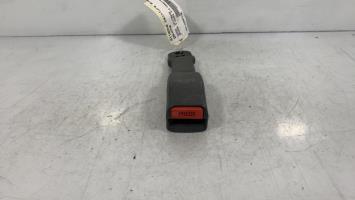 Attache ceinture avant gauche